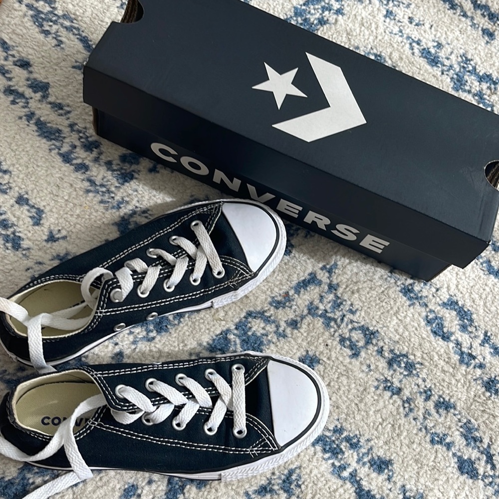 Converse Youth Shoes Size 1